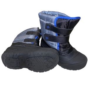 Boys snow boots size 10